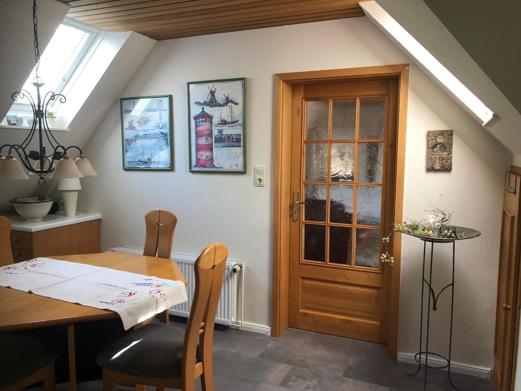 Wohlfuehlen In Gepflegter 70 Qm Oberwohnung Apartment